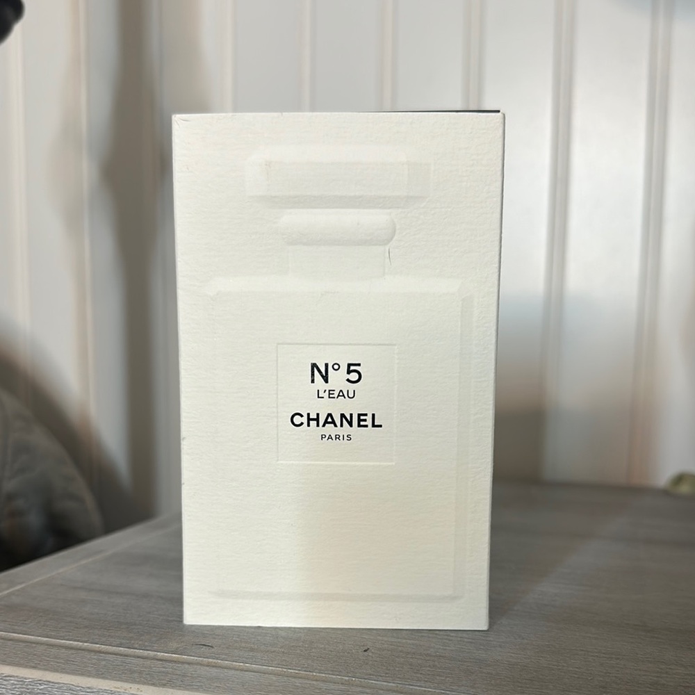CHANEL No. 5 L'Eau White Box